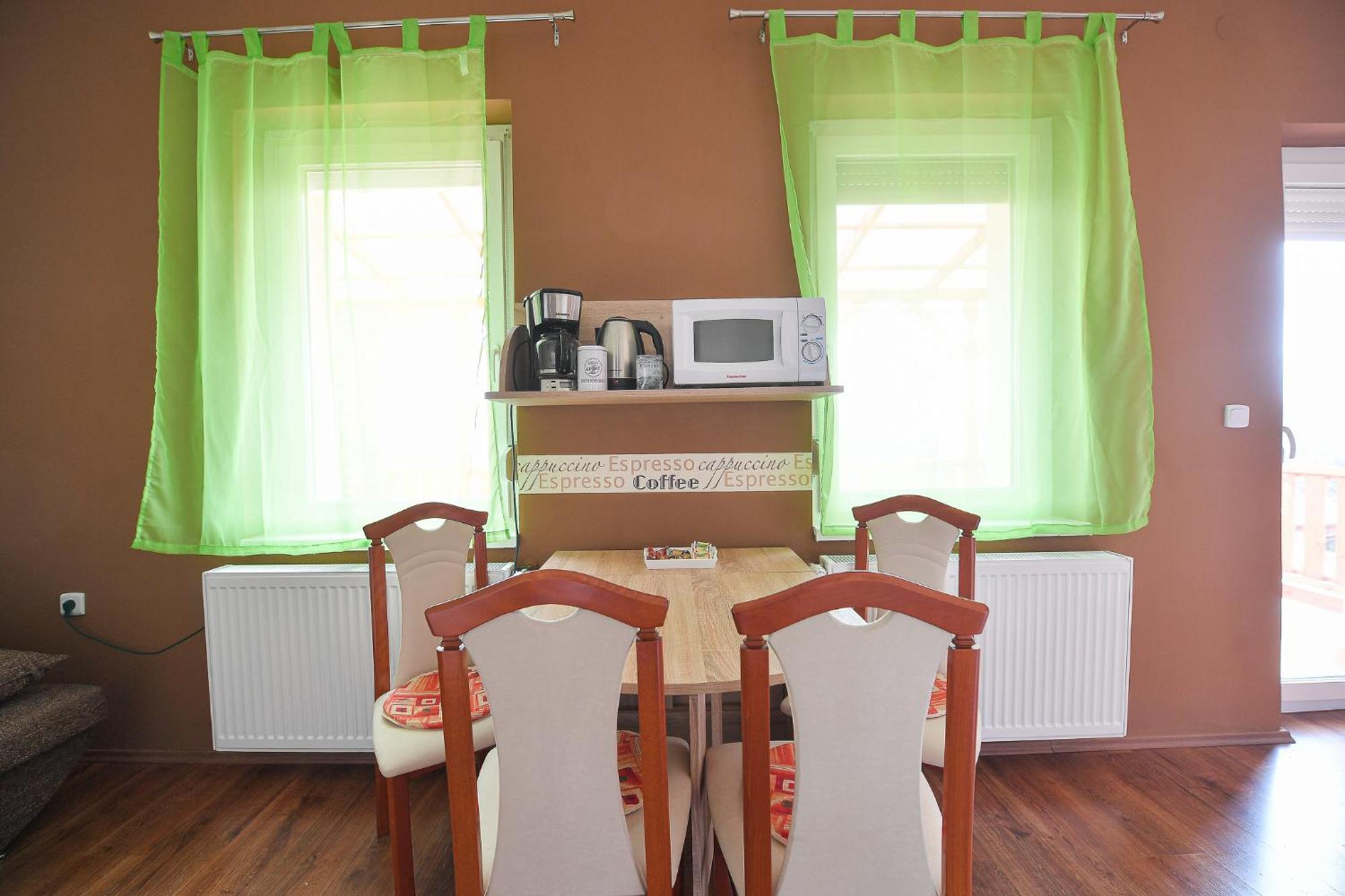 Kókusz Apartmanok Eger Habitación foto
