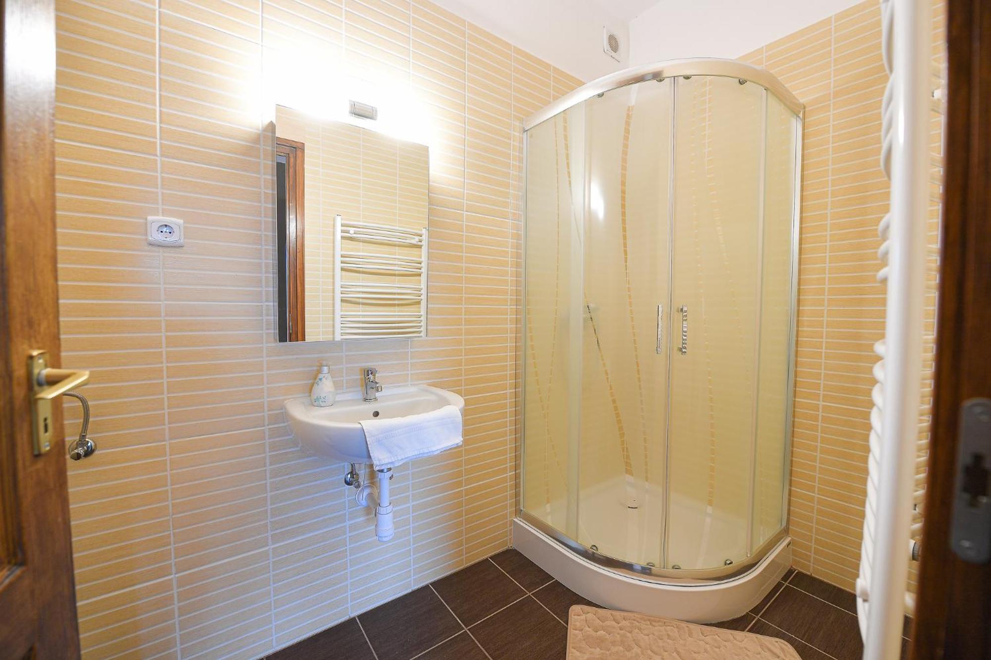 Kókusz Apartmanok Eger Habitación foto